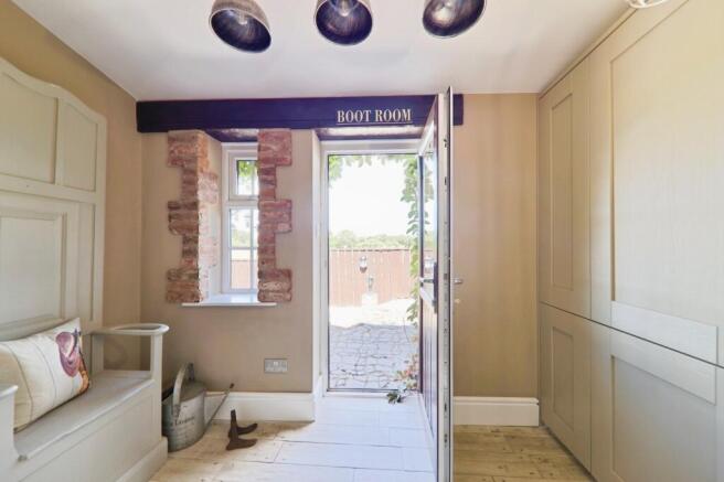 4 bed Barn Conversion for sale Image 12