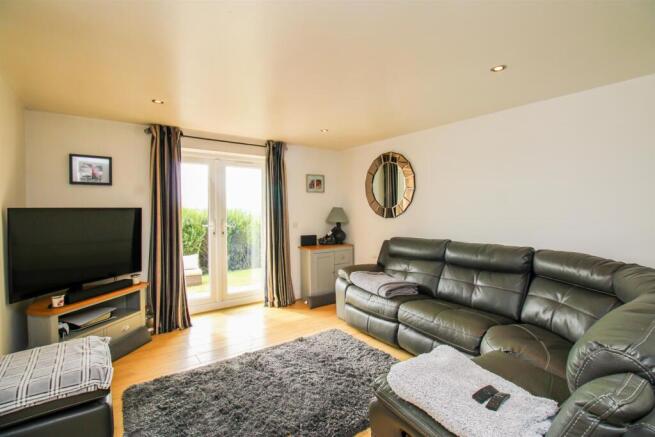 2 bed Apartment for sale Image 4
