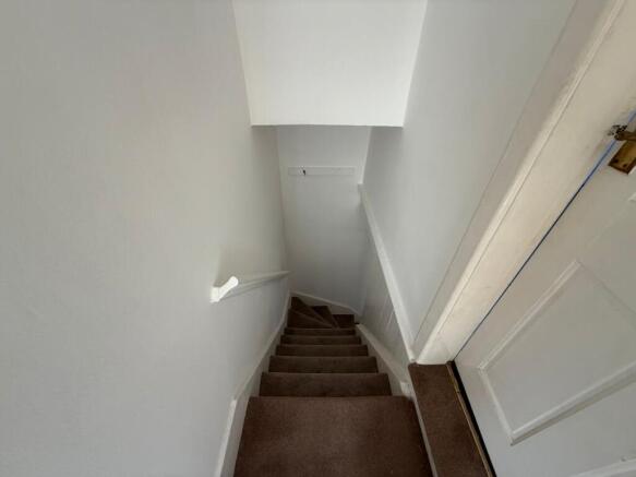 2 bed House to rent Image 5