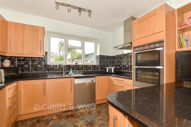 Kitchen/ Dining Room