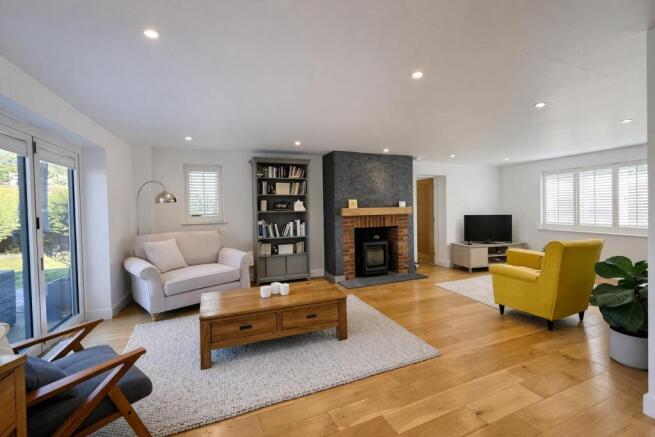 4 bed Detached for sale Image 5