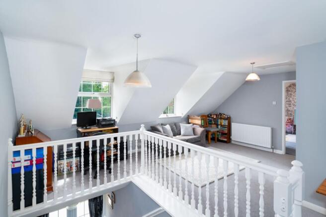 4 bed Detached for sale Image 10
