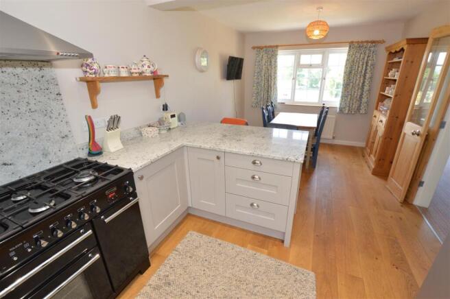 2 bed Detached to rent Image 3