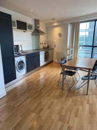 2 bed Apartment to rent Image 7