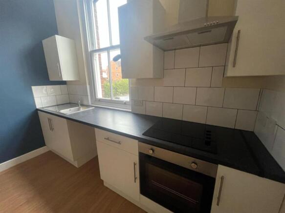4. Flat 2 Regency Square.jpg