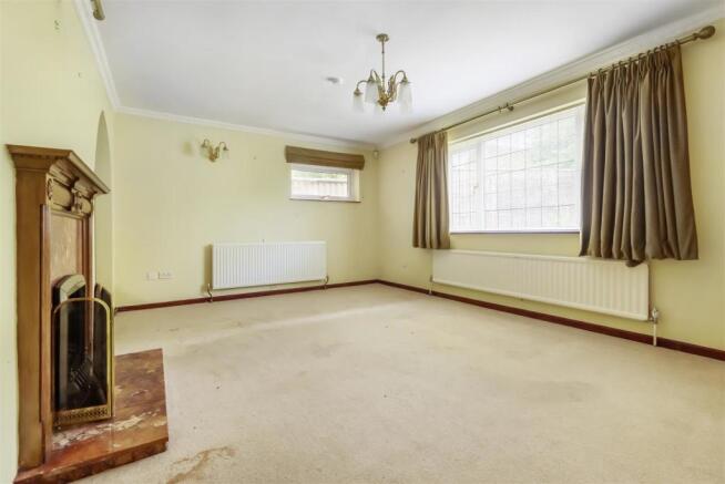 31 Lower Road - Living Room.jpg