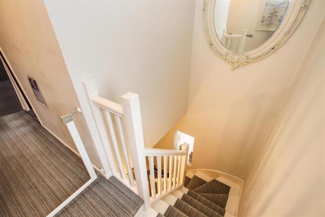 FIRST FLOOR LANDING