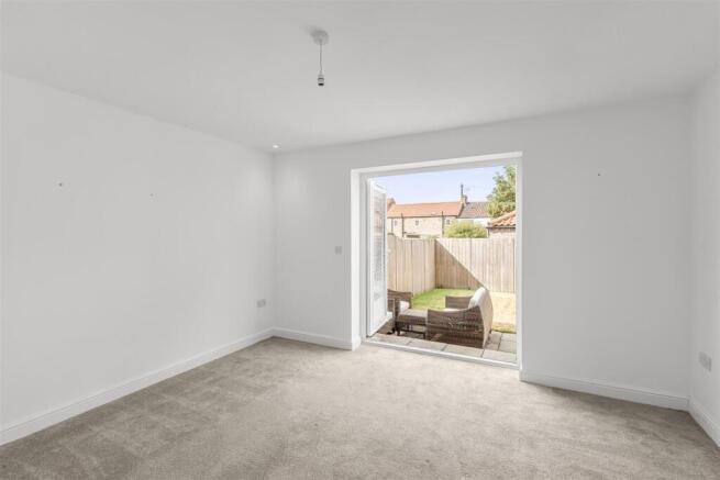 3 bed Semi-Detached to rent Image 6