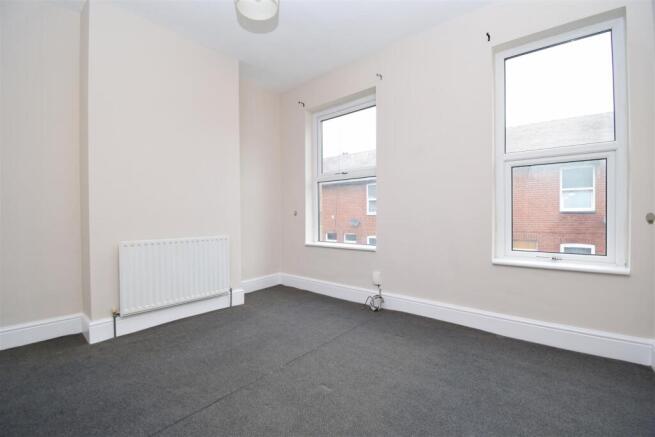 2 bed Terraced to rent Image 8