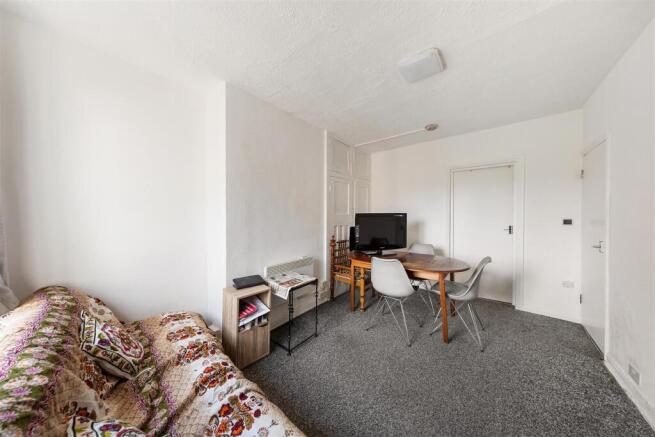 Chessington Mansions, E11