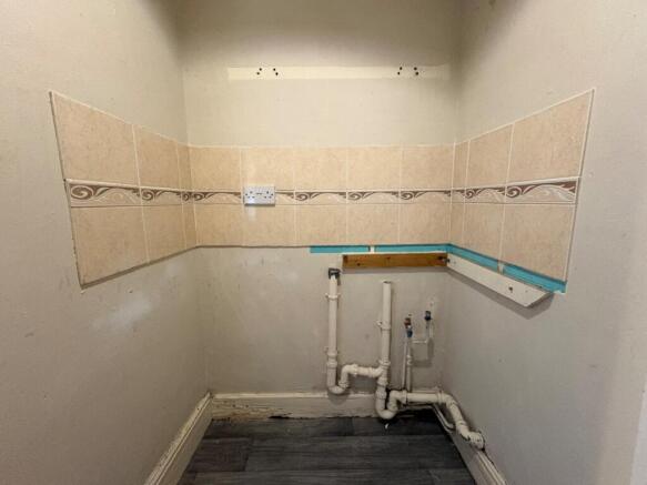 2 bed Terraced to rent Image 5
