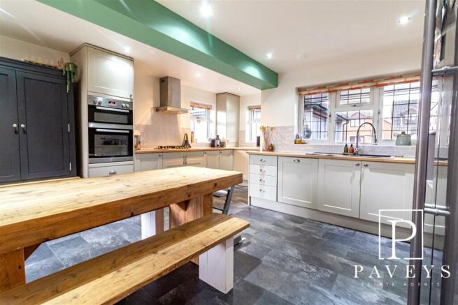 KITCHEN BREAKFAST ROOM