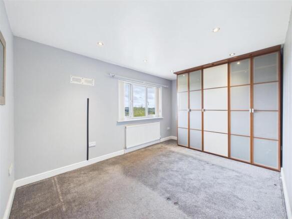 4 bed Detached for sale Image 11