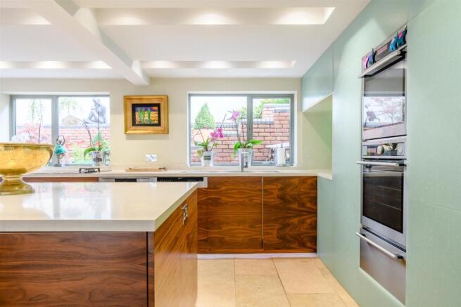 8433519-interior04-800.jpg