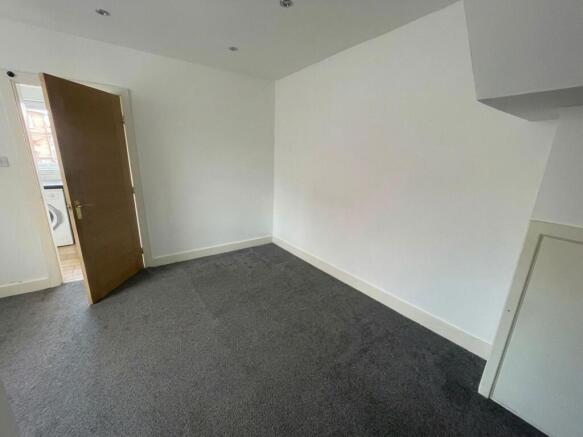 3 bed Semi-Detached to rent Image 8