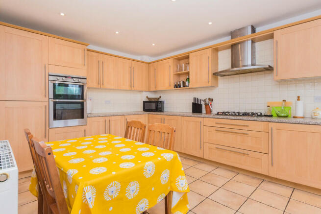 Kitchen/Breakfast...
