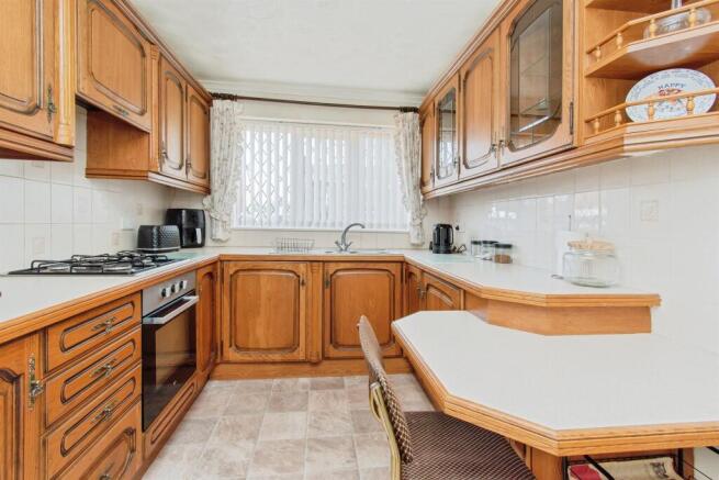 3 bed Semi-Detached for sale Image 8