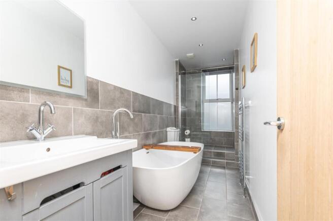 48 - 112 Stainland Road HX4 8BQ.jpg