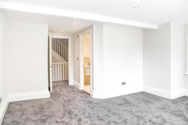 5 bed House for sale Image 10