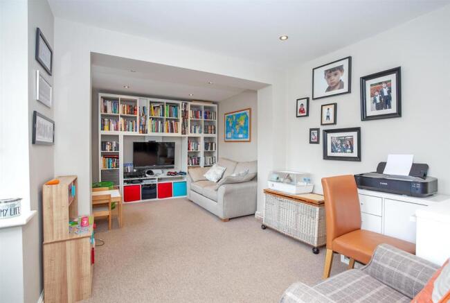 Family Room 1.jpg