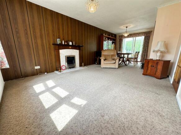 LOUNGE AREA