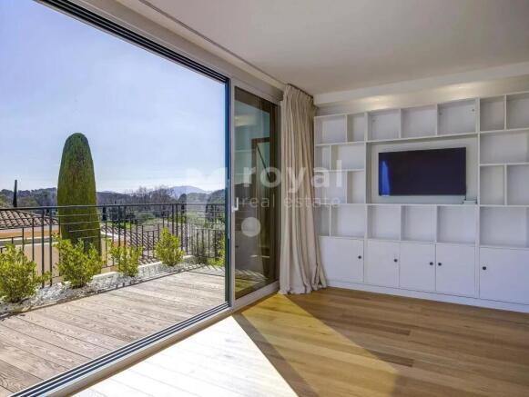 Terrace with greenery view in Royal Mougins Golf r