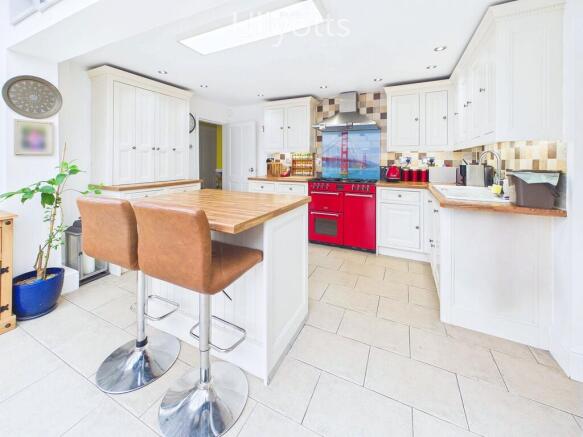 4 bed Detached for sale Image 8
