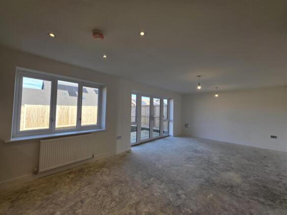 2 bed Semi-Detached Bungalow for sale Image 5