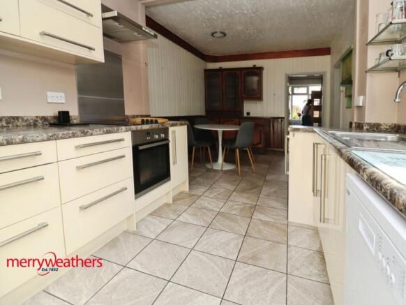 3 bed Semi-Detached for sale Image 6