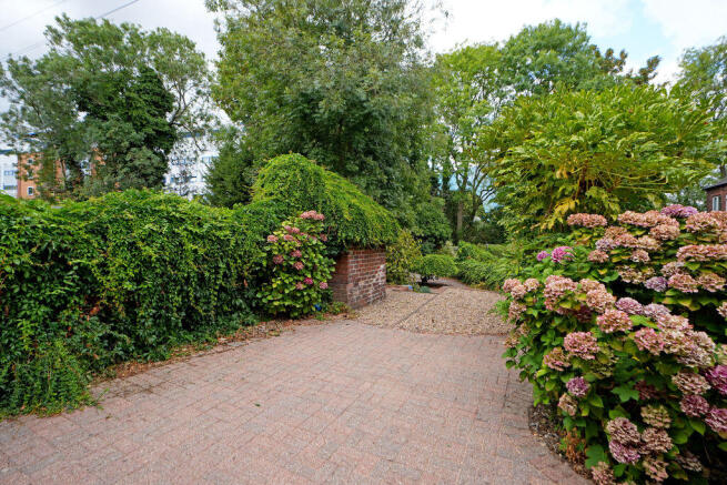 5 bed Terraced to rent Image 8