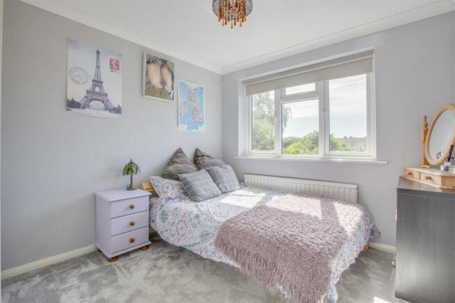 27 Wrights Lane, HP16 0LQ-2.jpg