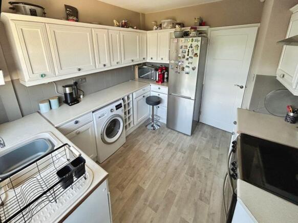 Lewis Drive, Burton-On-Trent, DE13 photo 4