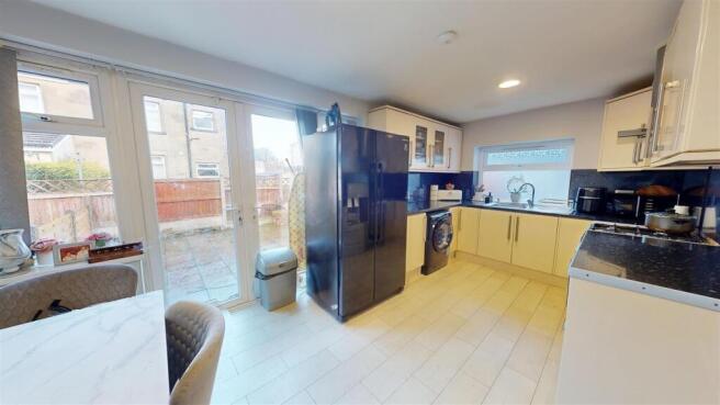 4 bed Semi-Detached for sale Image 7