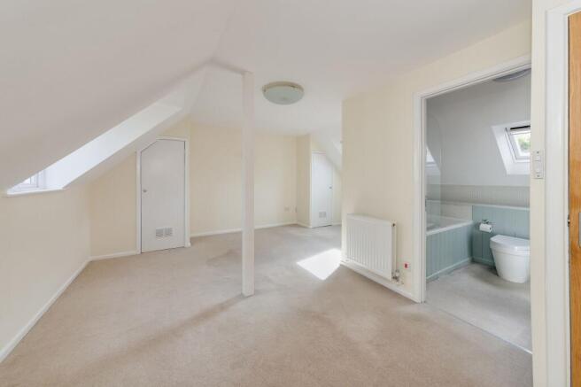 Master Bedroom/En suite