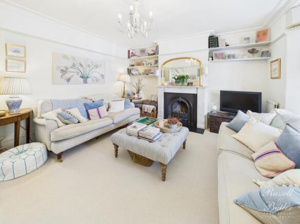 CAM01995G0-PR0332-STILL022