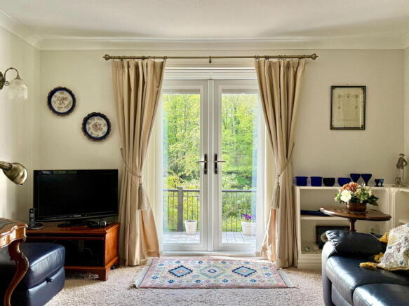 2 bed Flat for sale Image 4