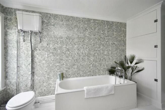 Spacious Bathroom