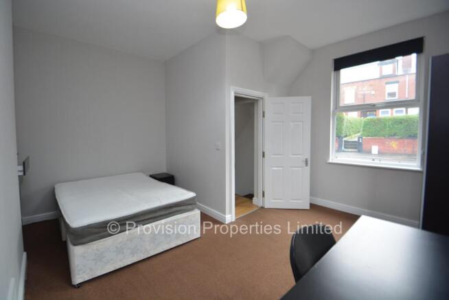 6 bed Terraced to rent Image 5