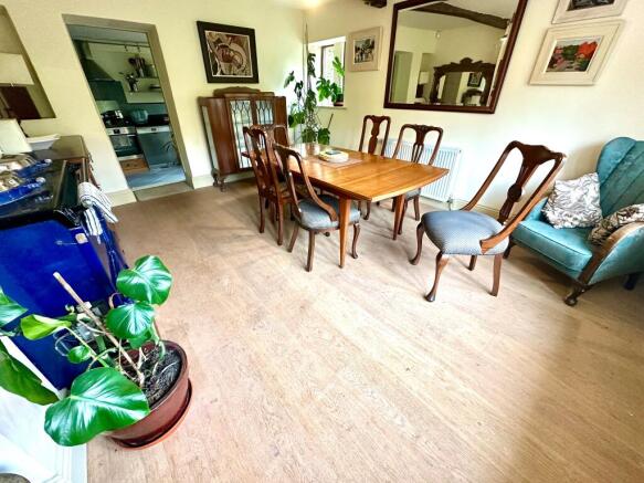 5 bed Detached for sale Image 6