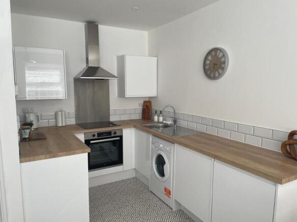 2 bed Apartment to rent Image 10