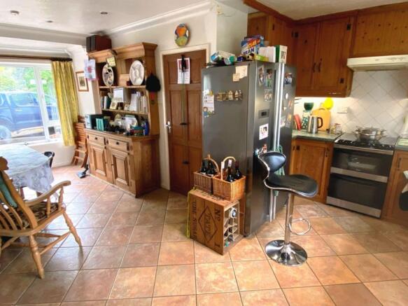 KITCHEN / BREAKFAST ROOM