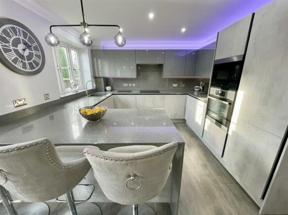 2. kitchen2.jpg