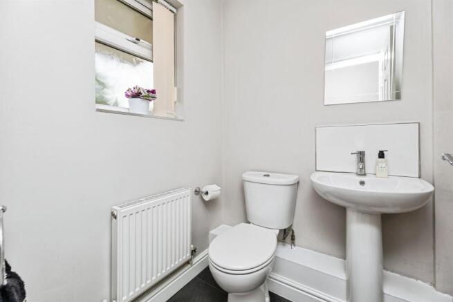 4 bed Detached for sale Image 10