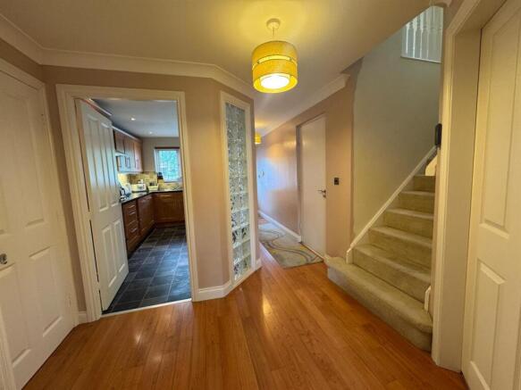 4 bed Detached for sale Image 7