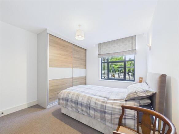 2 bed Apartment for sale Image 12