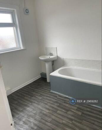 1 bed House Share to rent Image 8