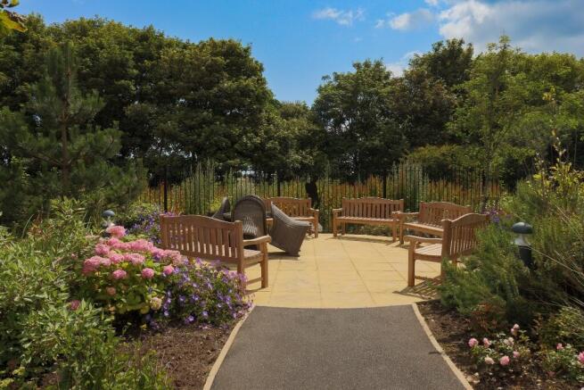 2 bed Ground Flat for sale Image 11