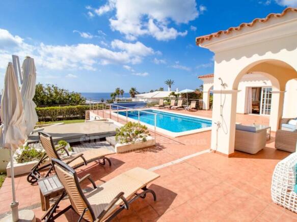 Villa with sea views in Binidalí