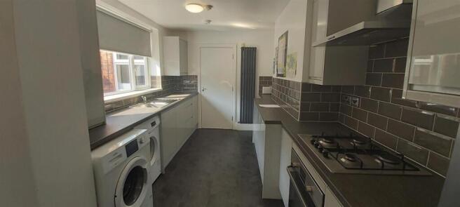 Kitchen (1).jpg