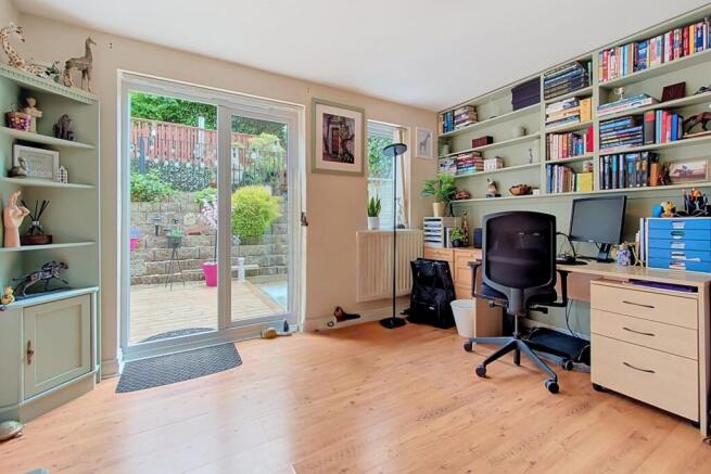 4 bed Town House for sale Image 9